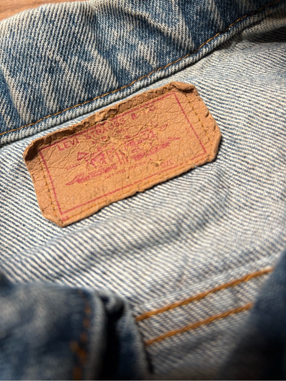 Levi's Light Blue Denim Jacket - Men's Trucker Style - Picture 4 of 6